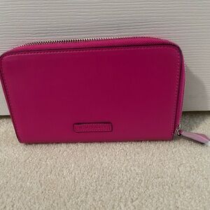 Brand new, never used and in original packaging. Vera Bradley accordion wallet